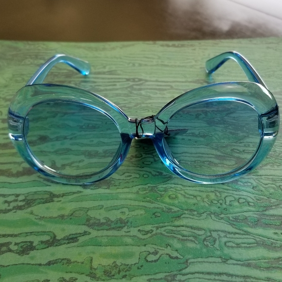 Transparent Color Sunglasses - Picture 2 of 8